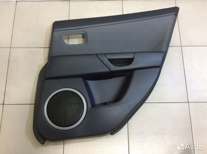 Обшивка двери задняя правая Mazda 3 BK LF5002300A