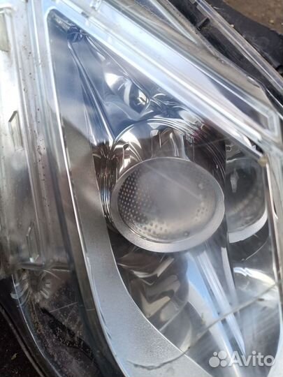 Правая фара Bixenon mercedes 212 с дефектом