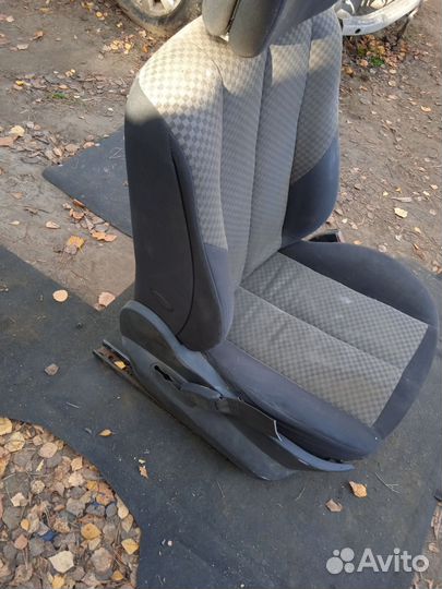 Переднее левое сиденье Renault Megan 2