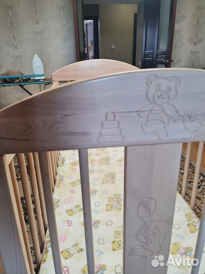 Детская кроватка с поперечным маятником