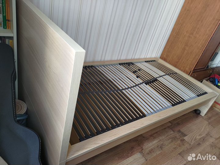 Кровать односпальная IKEA Malm 90x200
