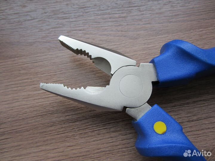 Пассатижи, плоскогубцы, разводной ключ