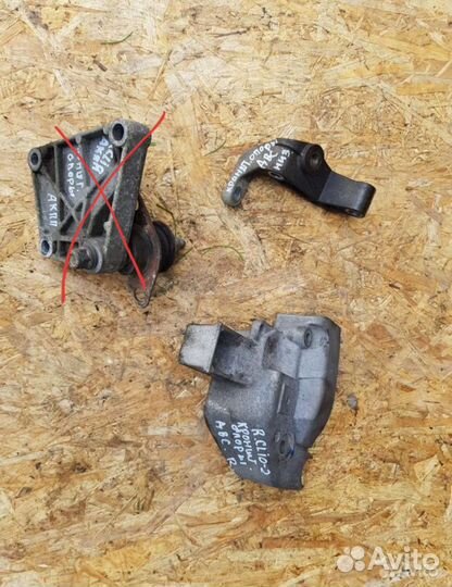 Кронштейн опоры двигателя Renault Clio