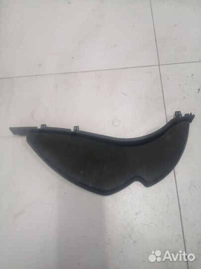 Накладка декоративная лев на торпедо Lancer X