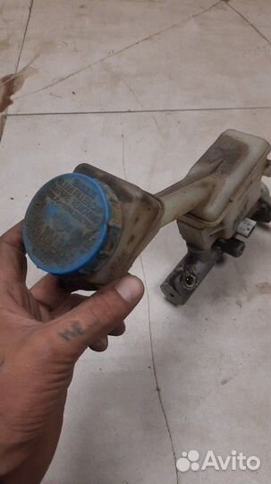 Главный тормозной цилиндр Nissan Primera