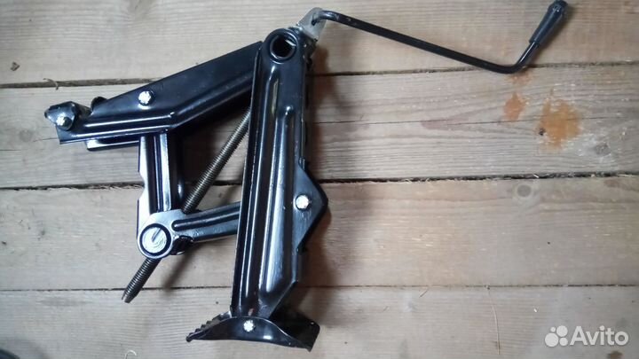 Домкрат винтовой