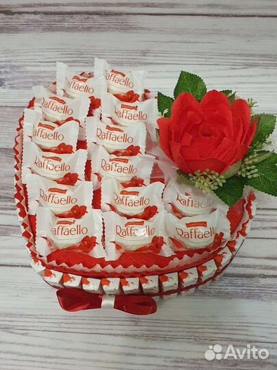 Торт из киндеров. Подарок c киндер-шоколадками