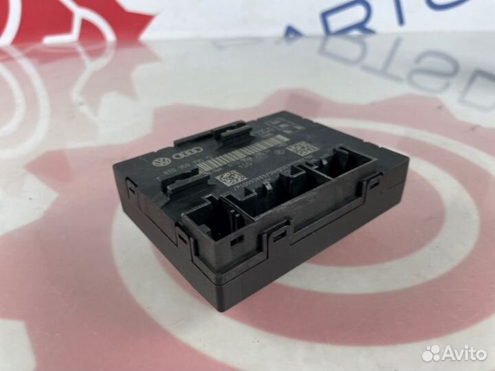 Блок управления дверьми задний левый Audi A4 2014