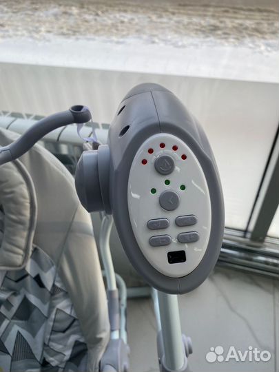 Стул для кормления -электрический качель luxmom 90