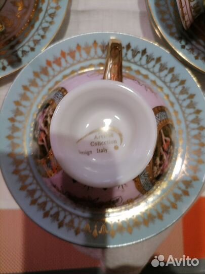 Чайные чашки с блюдцами