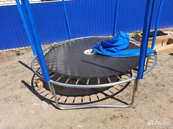Батут с защитной сеткой новый