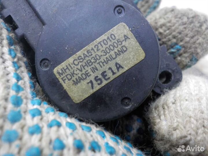 Моторчик заслонки печки mitsubishi lancer 10