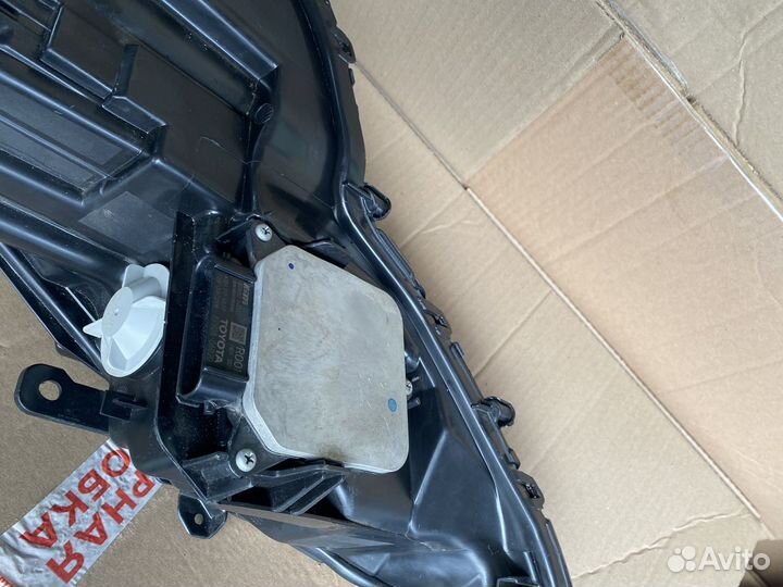 Фара правая Toyota Camry v70