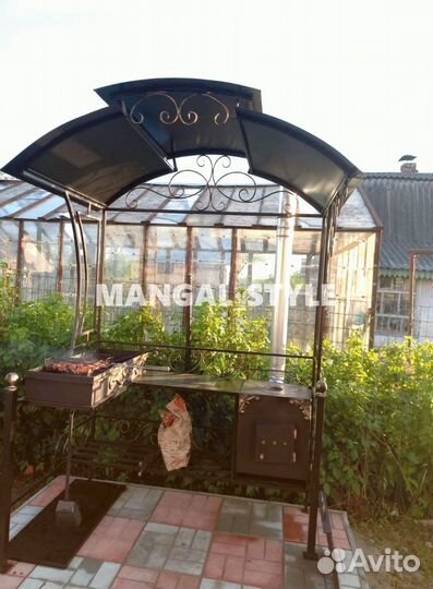 Мангал с крышей