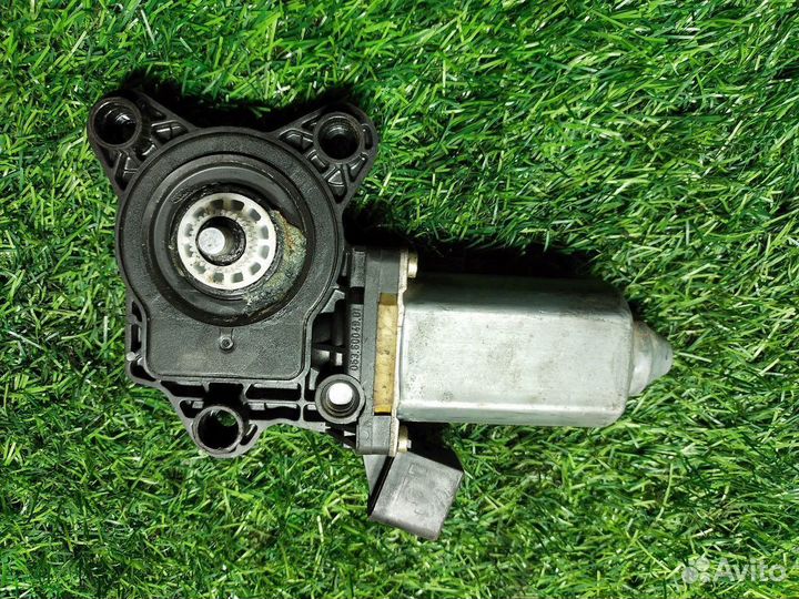 Мотор стеклоподъемника Mercedes-Benz C-Class W203