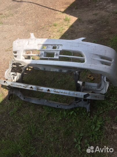 Бампер передний и телевизор тойота спасио 111