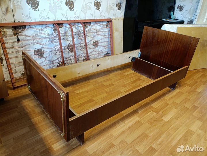 Кровать односпальная с матрасом