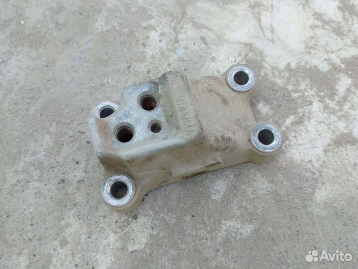 Кронштейн крепления МКПП hyundai I30