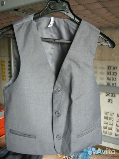 Костюм-тройка на рост 140