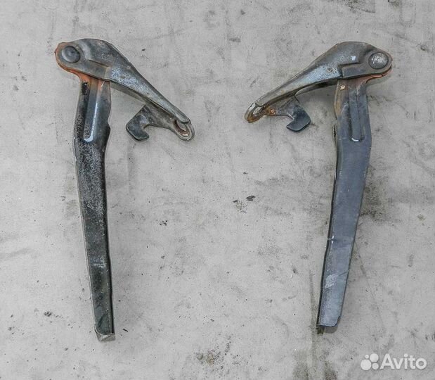 Петля капота Nissan Primera P10