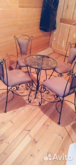 Кованный стол и стулья