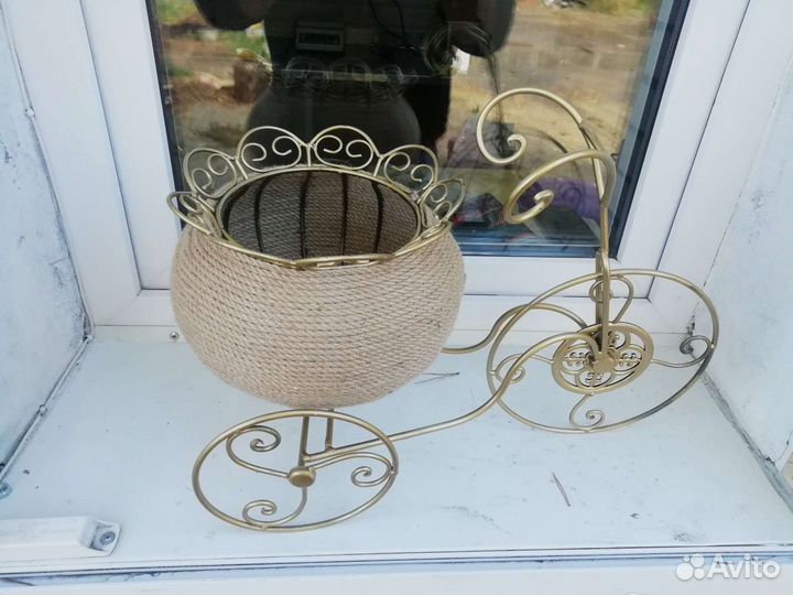 Горшок под цветы кованный