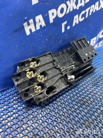 Блок предохранителей салона Mercedes-Benz W211