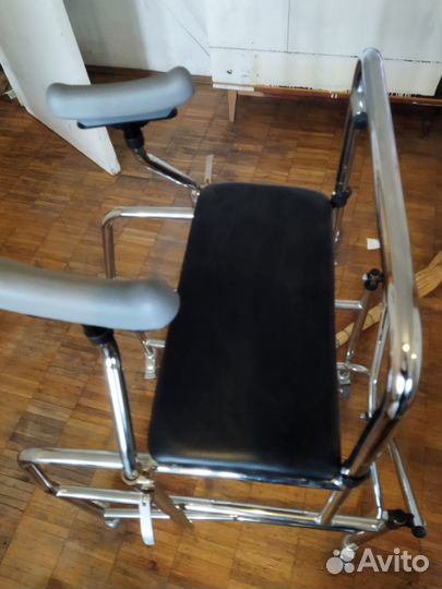 Ходунки новые на колесах для инвалидов