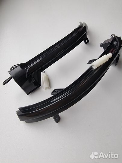 Бегающие поворотники VW Touareg 2010-2018