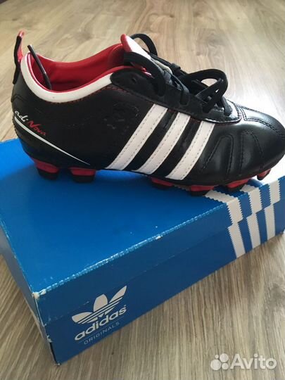 Детские футбольные бутсы