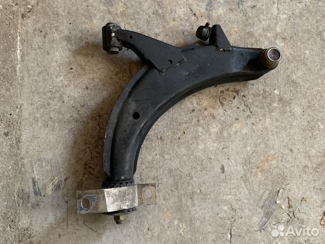 Передний правый рычаг Subaru Forester SG