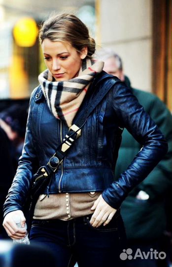 Палантин шерстяной с кисточками