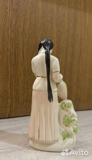 Статуэтка фарфор