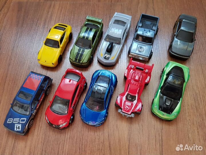 Различные модели hot wheels