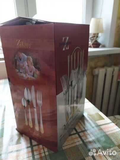 Столовый набор, ложки, вилки, ножи с подставкой