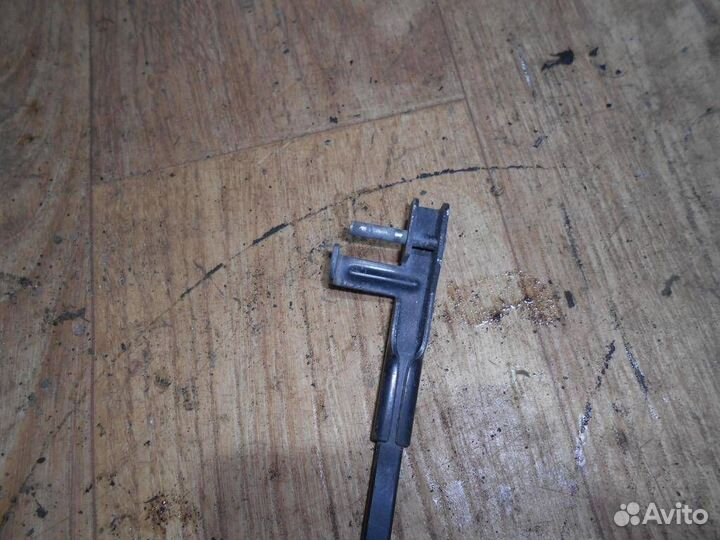 Поводок стеклоочистителя передний правый Mazda 3