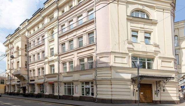 Купить офис в бизнес центре в переулке Милютинский в Москве. Найдено 9 предложен