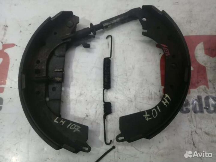 Механизм стояночного тормоза задний Toyota Hiace