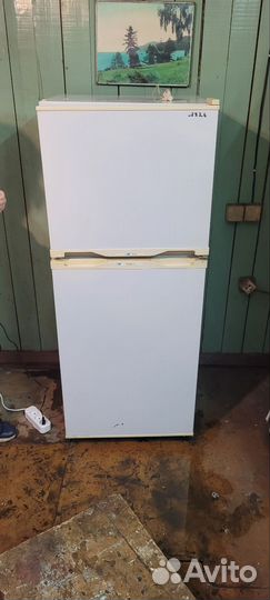 Холодильник Бирюса