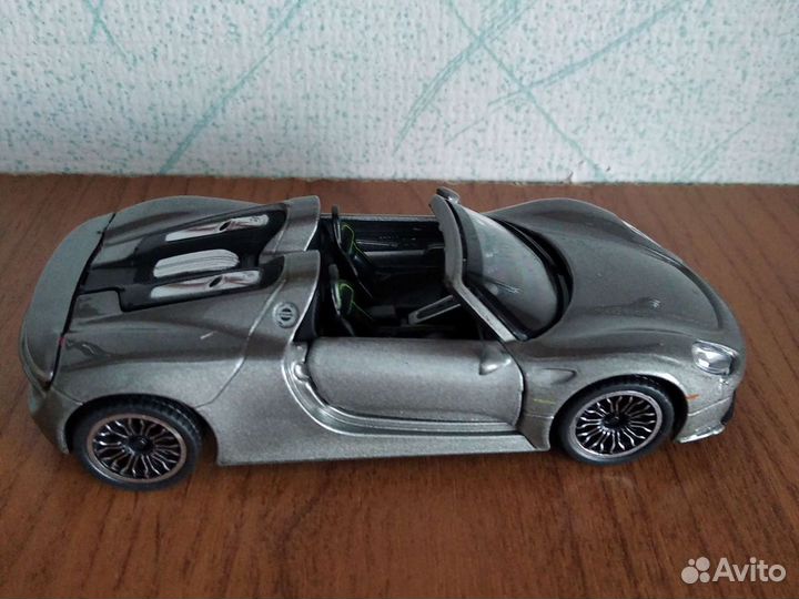 Коллекционная модель Porsche 918 spyder