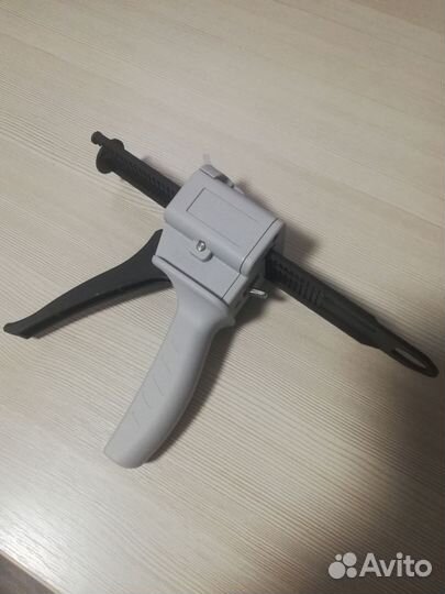 Пистолет для двухкомпонентного клея