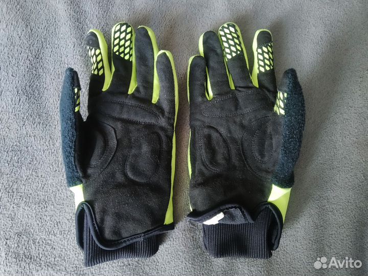 Спортивные перчатки