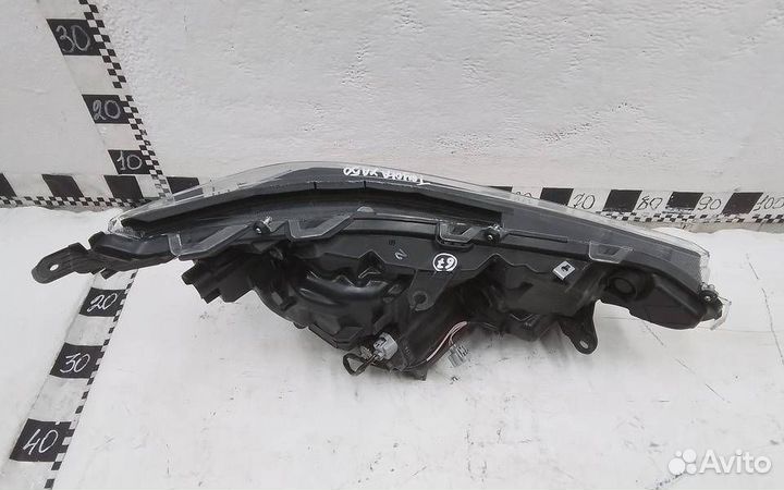 Фара левая Toyota RAV4