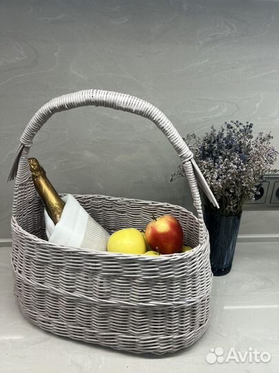 Корзина плетеная из бумажной лозы