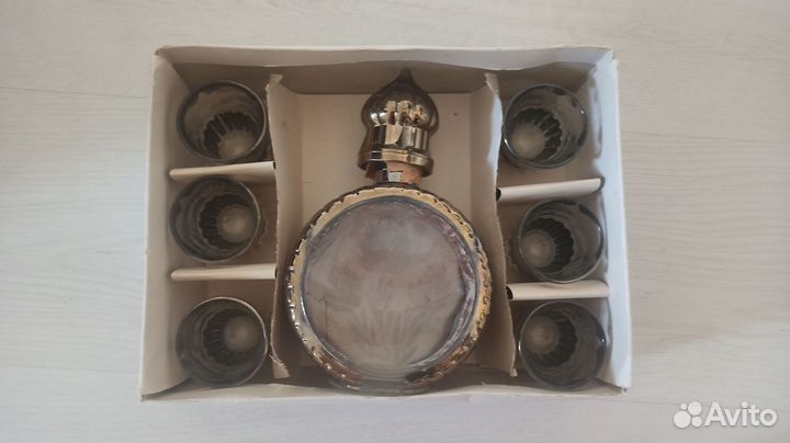 Подарочный набор.Графин и 6 стопок