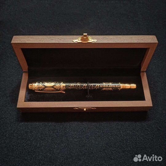 Ручка в золоте, с фианитами, именная