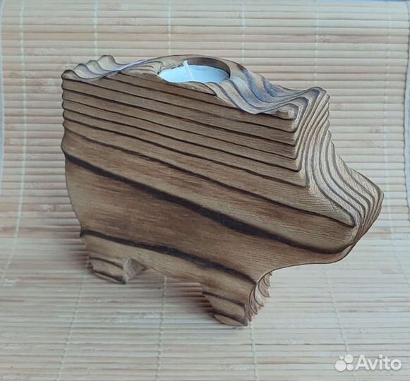 Подсвечник в виде свинки из дерева
