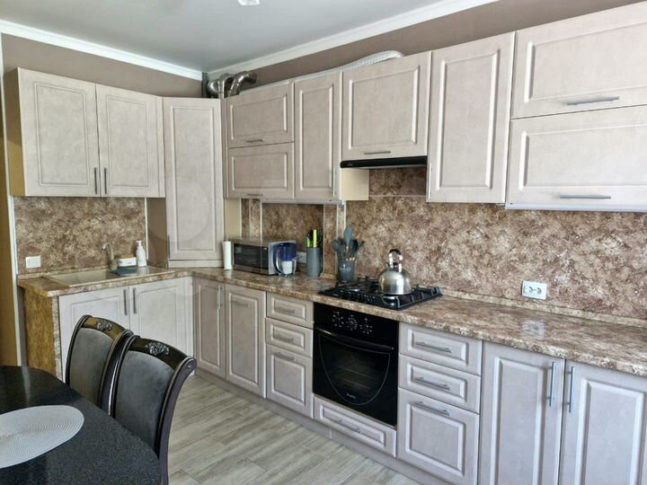 2-к. квартира, 63,8 м², 1/3 эт.