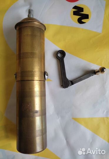 Кофемолка жерновая ручная