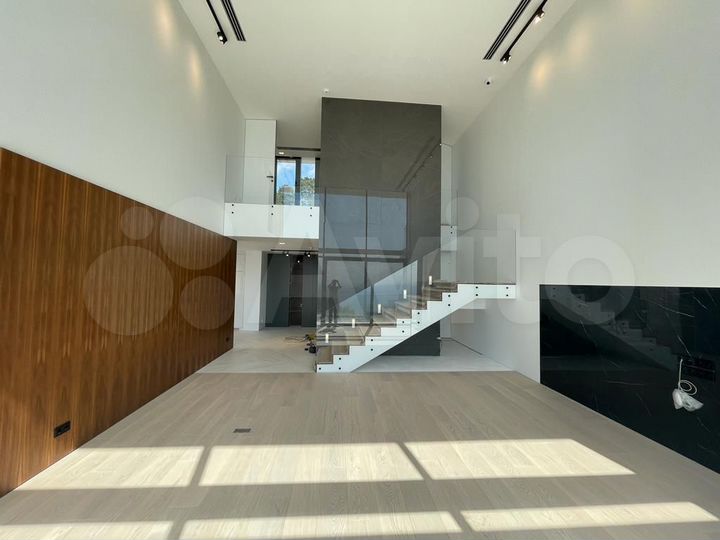 Дом 450 м² на участке 20 сот.